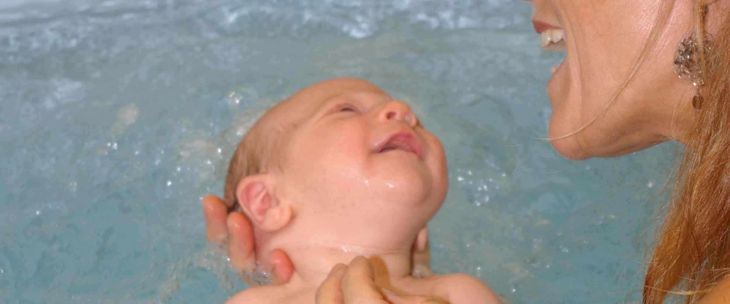 Thérapie mère et enfant dans l’eau