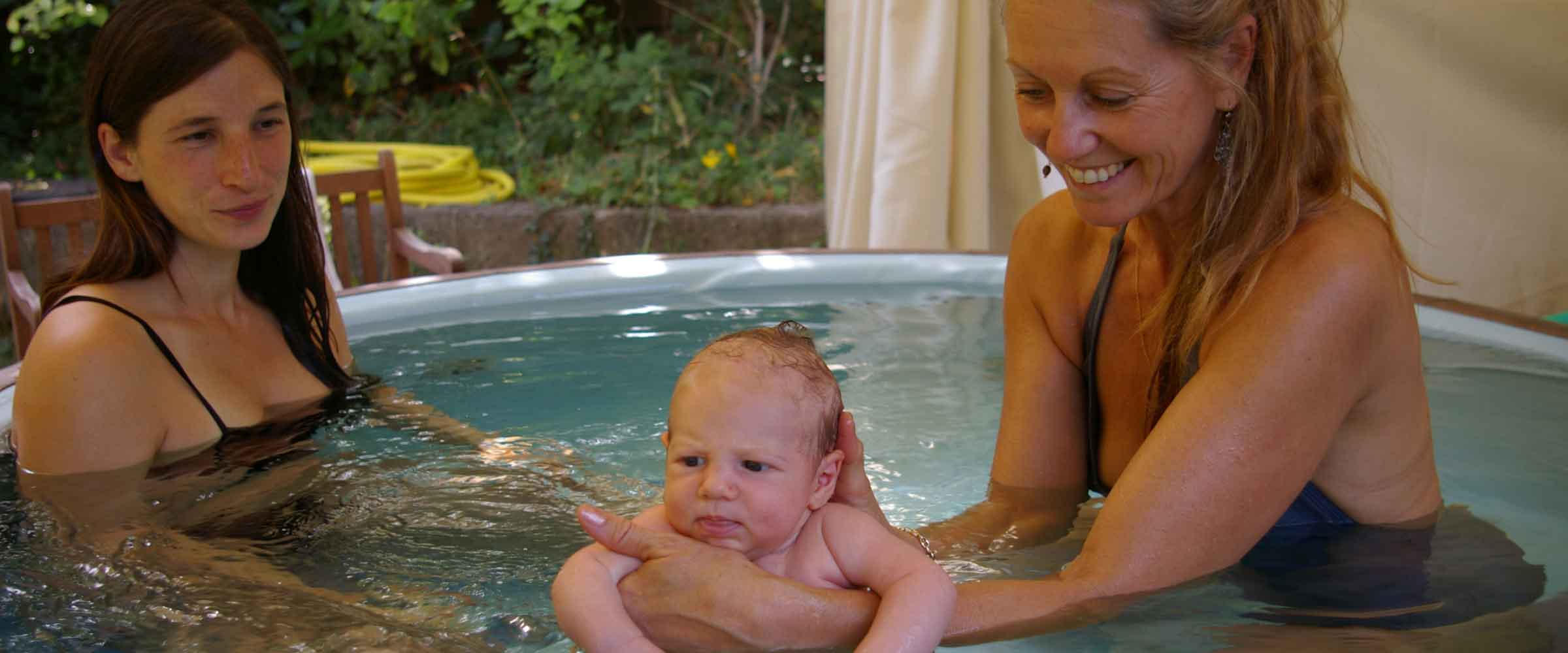 Thérapie mère et enfant dans l’eau