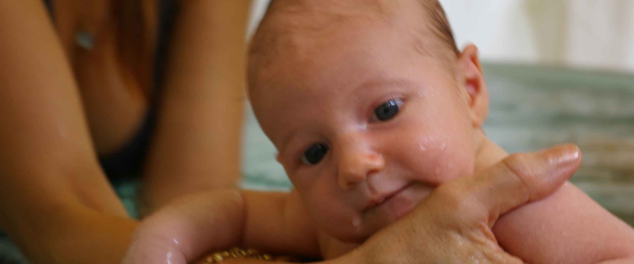 Thérapie mère et enfant dans l’eau